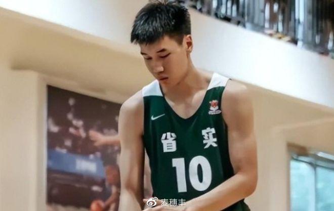 职业球员如何通过联赛提升竞技水平_1